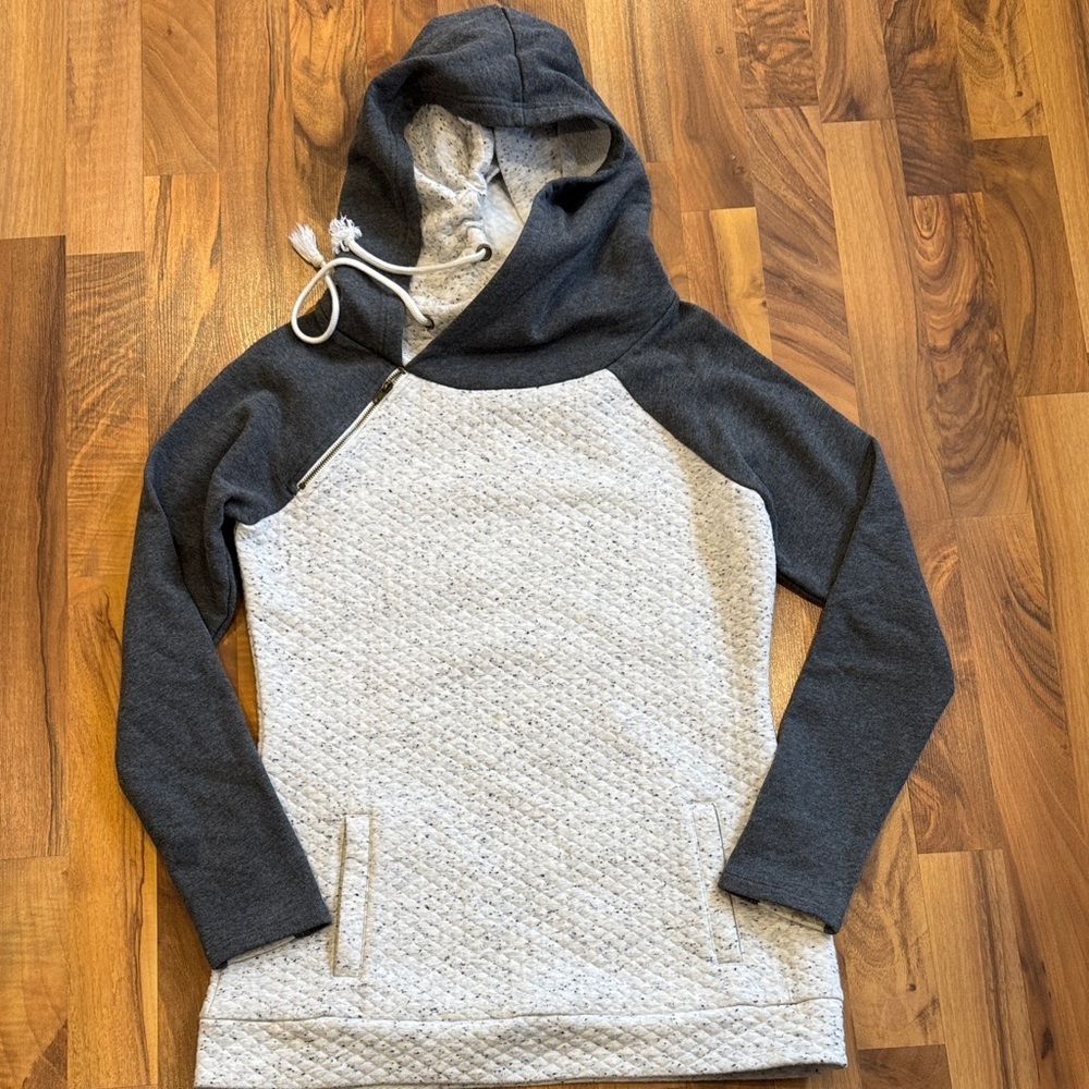 Vanilla Bay Quilted Gray and Cream Jacket